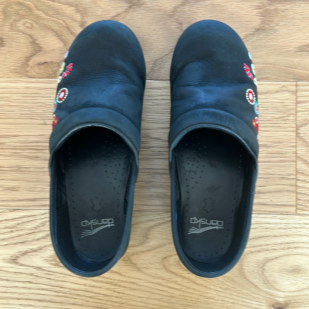 Women’s Dansko Black Clog (size 39)